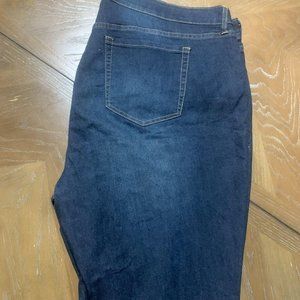 Torrid / 22R / Curvy Skinny Cut Off Shorts